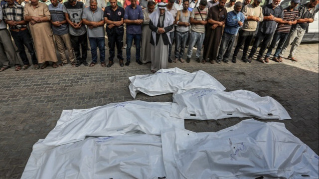 Les corps de Palestiniens ayant perdu la vie lors des attaques israéliennes à Khan Younès, dans la Bande de Gaza.