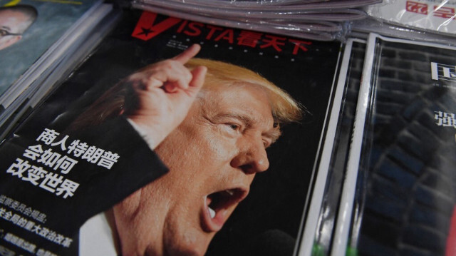 Un magazine à l'effigie de l'ancien président américain Donald Trump est visible dans une librairie à Pékin.