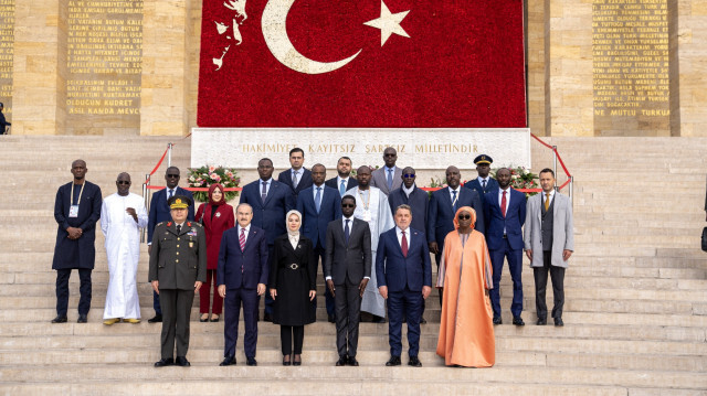 Le Président sénégalais Bassirou Diomaye Faye est arrivé en Türkiye, pour une visite officielle, accompagné d'une large délégation, le 31 octobre 2024.