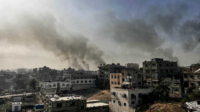 De la fumée s'élève au-dessus de Beit Lahia, à côté de Jabalia, dans le nord de la Bande de Gaza.