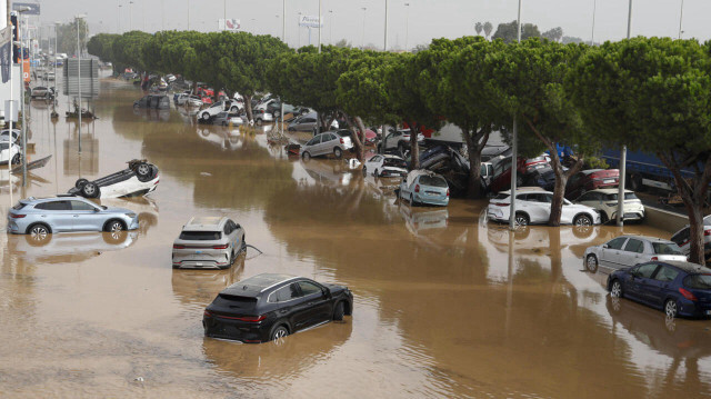 
فيضانات إسبانيا.. ارتفاع حصيلة القتلى إلى 158 