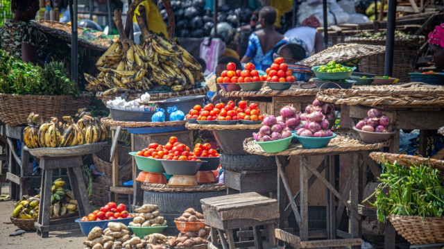 Des légumes sont exposés au marché Dantokpa, l'un des plus grands marchés en plein air d'Afrique de l'Ouest, à Cotonou, le 29 février 2024.