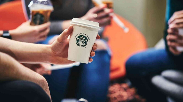 Starbucks'ın küresel satışları temmuz-eylül döneminde de düştü.