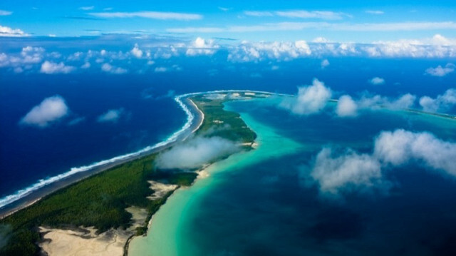 L'archipel des Chagos, composé d'une cinquantaine d'îles au milieu de l'océan Indien, est au coeur d'un litige territorial de près de 60 ans. Il est administré depuis 1965 par Londres, qui y a installé une base militaire commune avec les Etats-Unis sur l'île de Diego Garcia.
