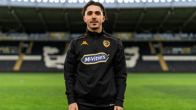 Milli futbolcu Abdülkadir Ömür, Hull City'de forma giyiyor. 