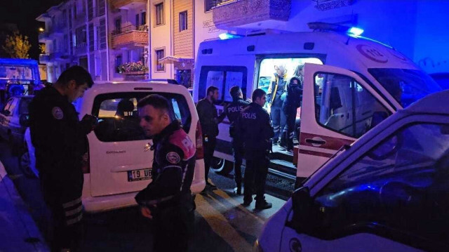 Yaralı ambulansla hastaneye sevk edildi. 