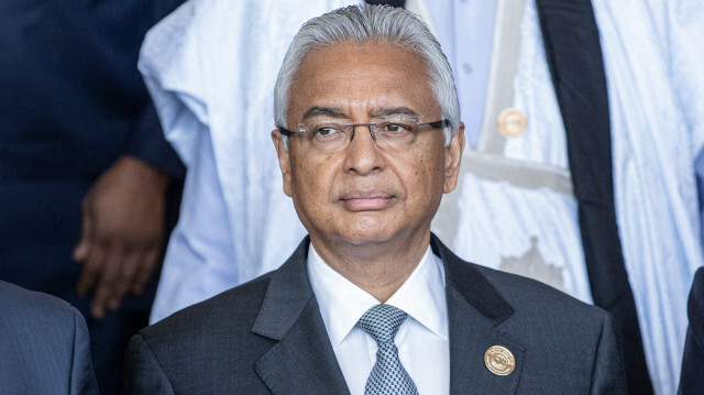 Le Premier ministre mauricien Pravind Jugnauth arrive pour une photo de groupe avant la cérémonie d'ouverture de la 37e session ordinaire de la Conférence de l'Union africaine (UA) au siège de l'UA à Addis-Abeba, le 17 février 2024.