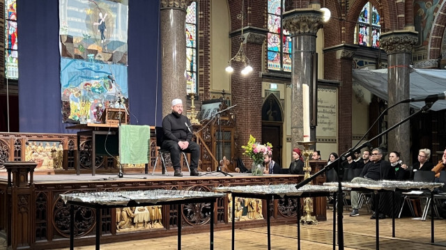 Une cérémonie interconfessionnelle organisée à l'église Dominicus d'Amsterdam le 06  septembre 2024, a réuni la maire Femke Halsema et l'ambassadeur palestinien Ammar Hijazi pour honorer les victimes des attaques israéliennes à Gaza, un an après le début de la guerre.