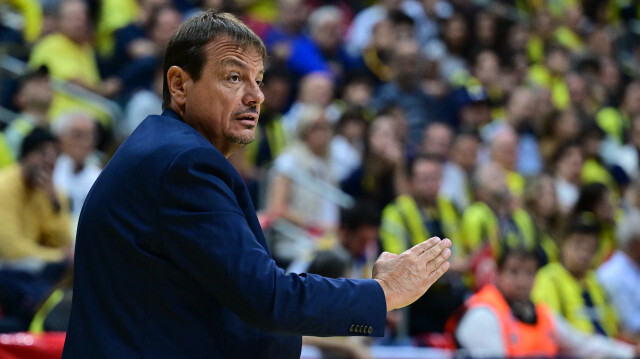 Ergin Ataman ile Fenerbahçe Beko arasındaki gerilim sürüyor.