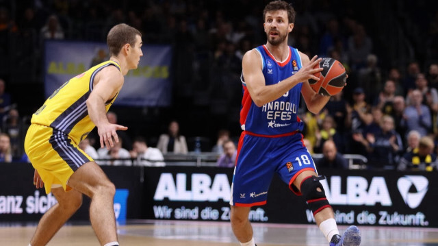 THY EuroLeague 7. haftasında Anadolu Efes deplasmanda Alman temsilcisi Alba Berlin'i 86-70 mağlup etti.