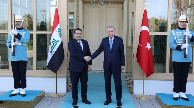 Le Président turc, Recep Tayyip Erdogan (D), a reçu le Premier ministre irakien, Mohammed Shia Al-Sudani (G), à Istanbul en Türkiye, le 1er novembre 2024.