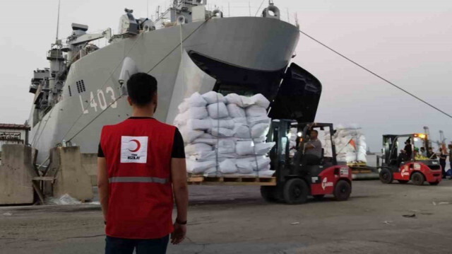 Un navire turc a atteint le port de Beyrouth avec 1 000 tonnes d'aide humanitaire, fournissant un soutien crucial au Liban alors que les attaques israéliennes se poursuivent.