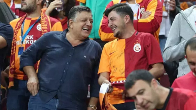 Yılmaz Vural Galatasaray tribününde (Arşiv)