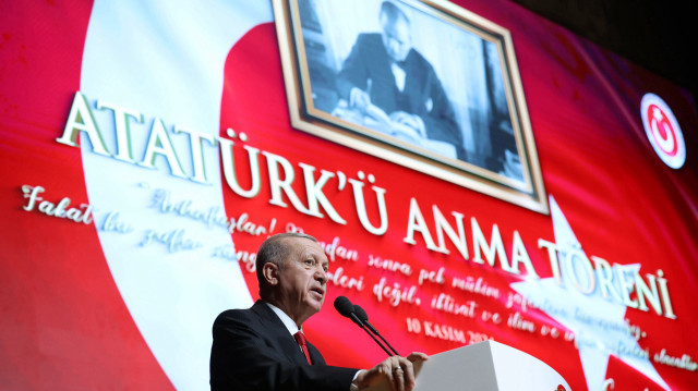 Le président Recep Tayyip Erdoğan a assisté à la cérémonie de commémoration organisée pour le 86e anniversaire du décès de Gazi Mustafa Kemal Atatürk à l'Institut suprême de la culture, de la langue et de l'histoire d'Atatürk et a prononcé un discours le 10 novembre 2024. 