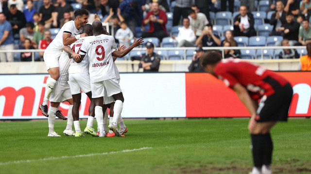 Hataysporlu futbolcuların Gaziantep FK karşısında yaşadığı gol sevinci.