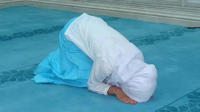 Kadın kadına namaz kıldırabilir mi?