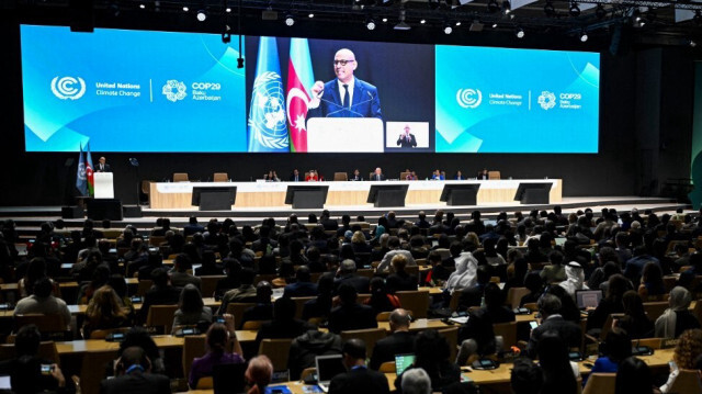 Le chef du climat de l'ONU, Simon Stiell, prononce un discours lors de l'ouverture de la Conférence des Nations unies sur les changements climatiques 2024 (COP29) à Bakou, le 11 novembre 2024.  