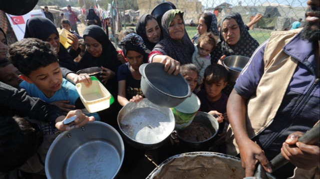 Les Palestiniens luttent contre la faim pendant que les attaques israéliennes se poursuivent dans la Bande de Gaza, le 12 novembre 2024.