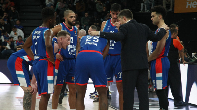 Anadolu Efes 9. hafta itibarıyla EuroLeague'de 10. sırada yer alıyor.