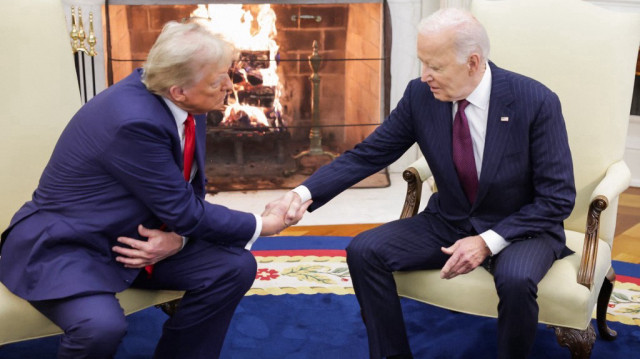 Le nouveau et l'ancien président des États-Unis, Donald Trump et Joe Biden dans le bureau ovale de la Maison Blanche, à Washington, DC, le 13 novembre 2024.