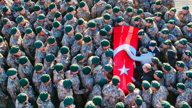 Şehit Yiğit'in cenazesi, askeri helikopterle memleketi Adana'ya gönderildi. 