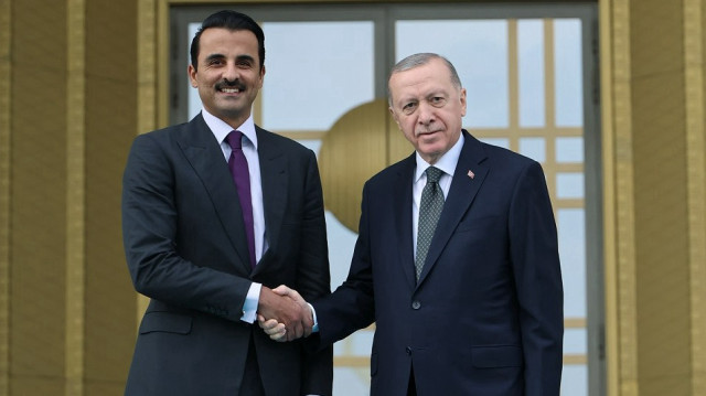 Turkish President Recep Tayyip Erdogan (R) welcomes the Emir of Qatar Sheikh Tamim bin Hamad Al Thani (L) with an official ceremony at the Presidential Complex in Ankara, Türkiye on November 14, 2024.