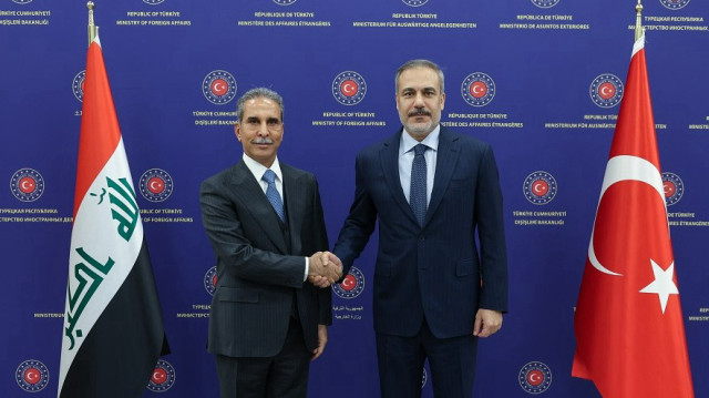 Türkiye's Foreign Minister Hakan Fidan (R) and President of Iraq's Supreme Judicial Council Faiq Zidan (L)