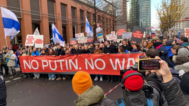 В Берлине начался антивоенный марш, организованный российскими оппозиционерами