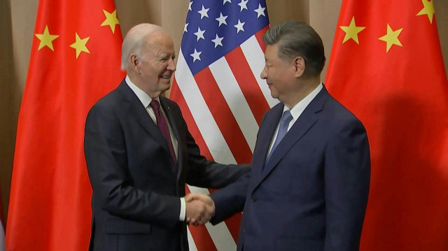 Le président chinois Xi Jinping dit à son homologue américain Joe Biden que Pékin œuvrerait à une "transition en douceur" avec la nouvelle administration de Donald Trump, lors d'un ultime tête-à-tête officiel entre les deux dirigeants samedi à Lima en marge du sommet de l'APEC. En écho, Joe Biden déclare que les deux pays devaient tout faire pour éviter que la concurrence entre eux ne "dérive en conflit". 