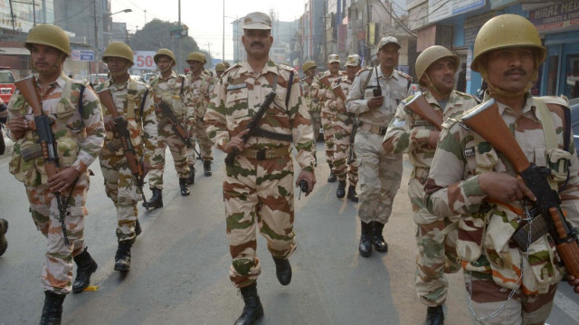 Des forces paramilitaires indiennes.