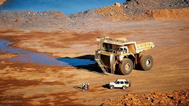 Resolute détient 80 % des parts de la mine de Syama, tandis que l’État malien en possède 20 %. La compagnie exploite également des sites au Sénégal et mène d’autres projets en Guinée.  