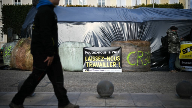 Un agriculteur du syndicat "Coordination Rurale" lors d'un rassemblement d'agriculteurs au deuxième jour d'une manifestation nationale contre l'accord UE-Mercosur à Auch, dans le sud-ouest de la France, le 19 novembre 2024. 