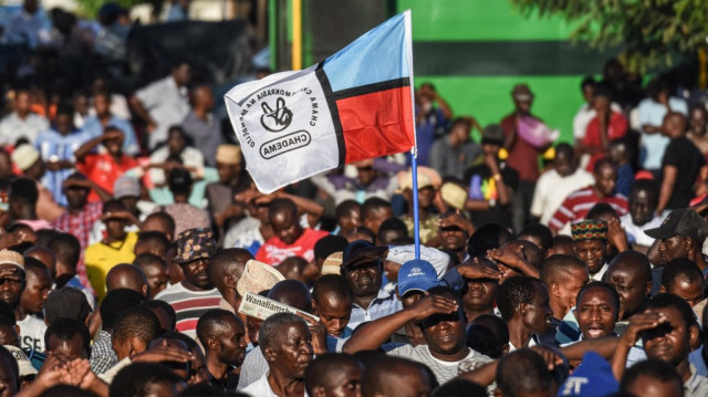 Des partisans du principal parti d'opposition tanzanien, le Chadema, assistent au lancement officiel de la campagne électorale du parti pour les élections d'octobre à Mbagala Zakhem à Dar es Salaam, en Tanzanie, le 28 août 2020.