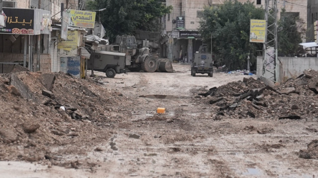 İşgalci İsrail ordusu, Batı Şeria'daki Cenin kentine baskınlar düzenledi. 