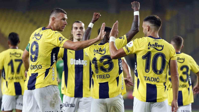 Fenerbahçe, ligde Galatasaray'ın 5 puan gerisinde 2. sırada yer alıyor.