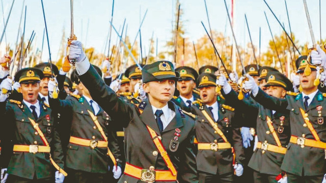 Kara Harp Okulu'ndaki kılıçlı yemin