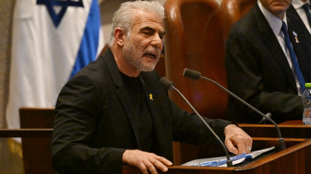 Le chef de l'opposition israélienne, Yair Lapid, du parti Yesh Atid, s'exprime lors de l'ouverture de la 25e session parlementaire à Jérusalem, le 28 octobre 2024.