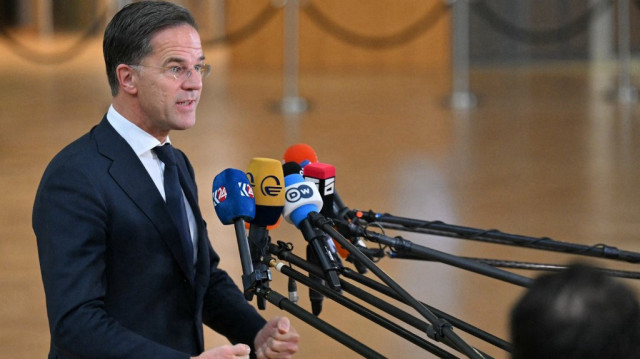 Le secrétaire général de l'Organisation du traité de l'Atlantique Nord (OTAN), Mark Rutte, s'adresse à la presse à son arrivée à une réunion des ministres de la Défense de l'UE à Bruxelles, le 19 novembre 2024.