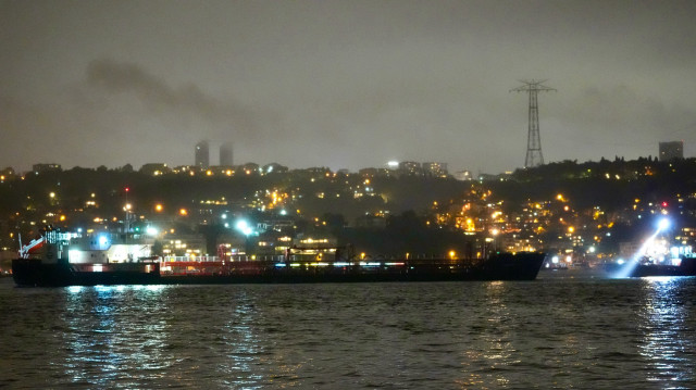 İstanbul-İstanbul Boğazı'nda gemi trafiği çift yönde askıya alındı.