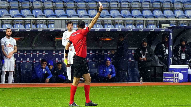 Eyüpspor'da Melih Kabasakal, Ahmed Kutucu ve Robin Yalçın cezalı duruma düştü.  