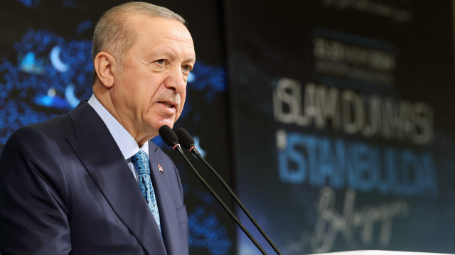 Le président turc Recep Tayyip Erdogan s'exprime lors de la 4ème édition de la Foire internationale des ONGs à l'aéroport Atatürk d'Istanbul, en Türkiye, le 23 novembre 2024.