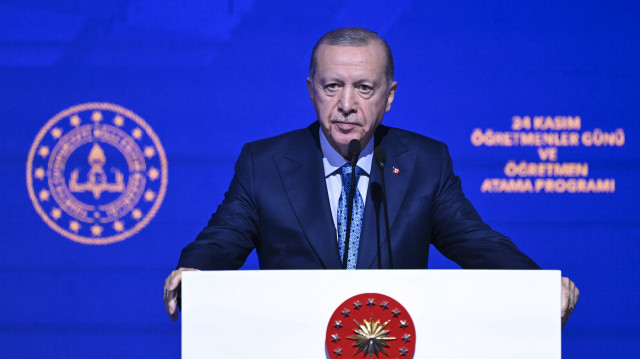 Cumhurbaşkanı Recep Tayyip Erdoğan, Bahçelievler'deki bir otelde düzenlenen 24 Kasım Öğretmenler Günü ve Öğretmen Atama Programı'na katılarak konuşma yaptı.