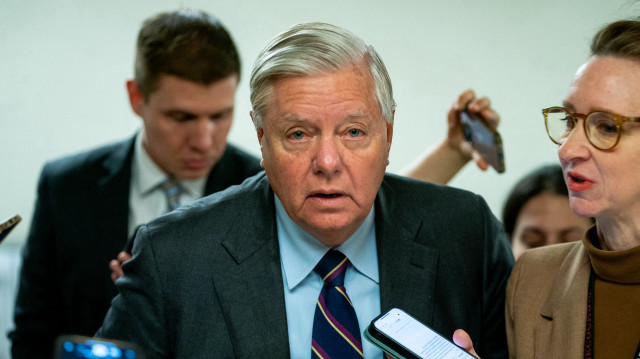 Le sénateur américain Lindsey Graham, républicain de Caroline du Sud, s'adresse aux journalistes lors d'un vote au Capitole à Washington, DC, le 14 novembre 2024.