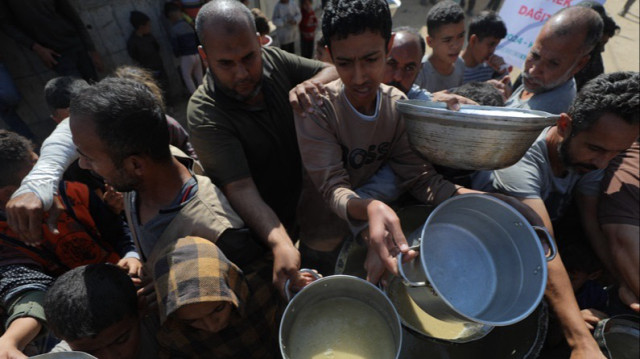 L'UNRWA alerte sur la crise humanitaire à Gaza où les Palestiniens manquent de nourriture et d'eau potable.