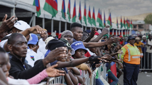 Les partisans de Netumbo Nandi-Ndaitwah, candidat à la présidence de la South West Africa People's Organisation (SWAPO), participent à un meeting de campagne à Windhoek le 24 novembre 2024, avant les élections générales de Namibie prévues le 27 novembre pour élire un nouveau président et les membres de l'Assemblée nationale. 