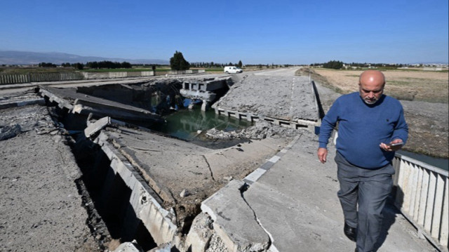 Un pont endommagé par une frappe israélienne dans le district d'Al Qusayr, dans le gouvernorat de Homs en Syrie.