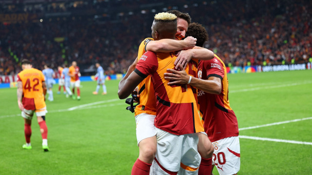 Galatasaraylı futbolcuların Tottenham maçındaki gol sevinci.