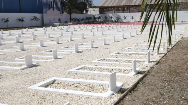 Les tombes des tirailleurs sénégalais tués le 1er décembre 1944 par l'armée française au cimetière militaire de Thairoye à Dakar, le 26 novembre 2024.