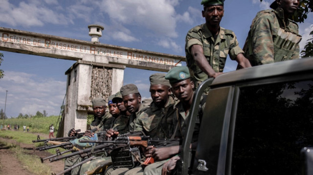 Des soldats du M23 quittent le camp de Rumangabo, dans l'est de la République démocratique du Congo, le 6 janvier 2023.