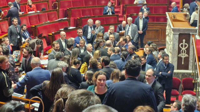 Un accrochage virulent a éclaté à l'Assemblée nationale entre Nicolas Turquois (MoDem) et Mickaël Bouloux (PS), interrompant les débats sur l'abrogation de la réforme des retraites portée par LFI.